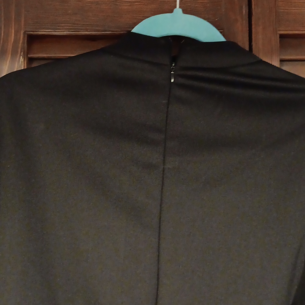 Black dress with big bow. - Picture 5 of 6